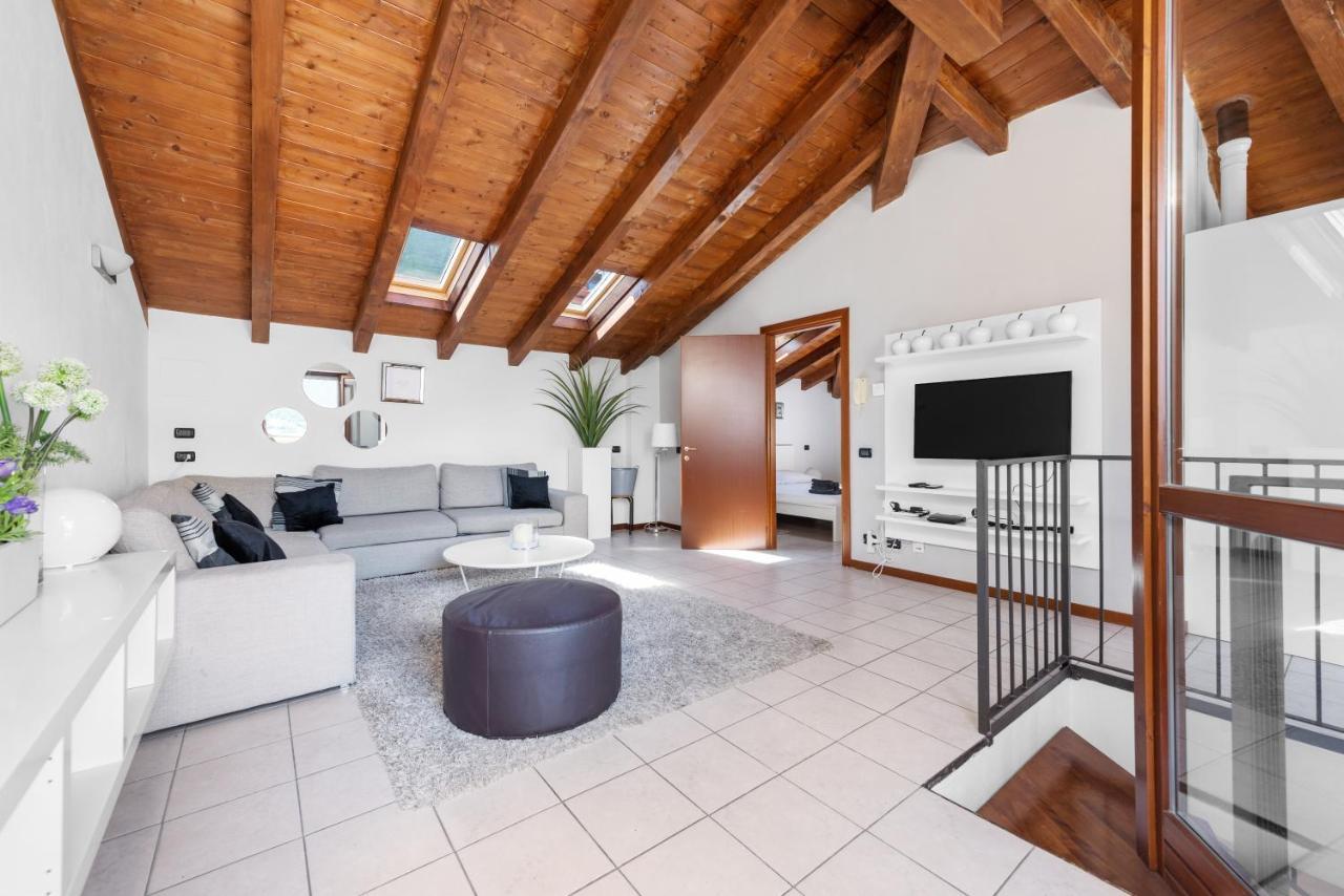 AcquaseriaCasacamelia 35, 3 Bdrm With View Lake Comoアパートメント エクステリア 写真